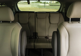 Подержанный автомобиль Kia Carnival 2022 года (17 фото)