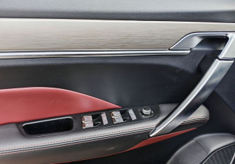 Подержанный автомобиль Geely Coolray 2022 года (16 фото)