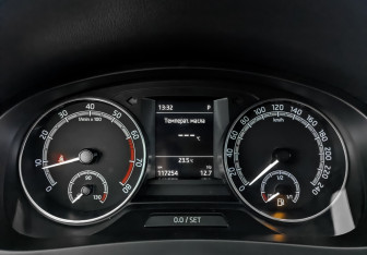 Подержанный автомобиль Skoda Rapid Liftback 2018 года (16 фото)