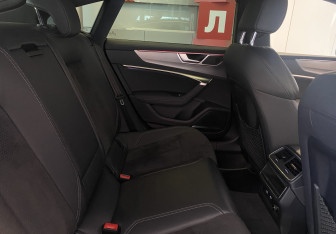 Подержанный автомобиль Audi A7 2021 года (8 фото)