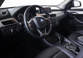 Подержанный автомобиль BMW X1 2020 года (14 фото)
