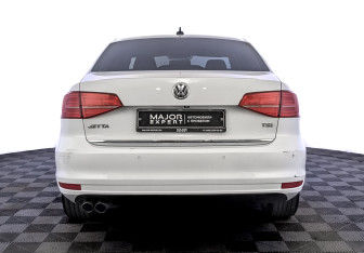 Подержанный автомобиль Volkswagen Jetta Sedan 2017 года (6 фото)