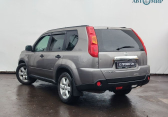 Подержанный автомобиль Nissan X-Trail 2007 года (6 фото)