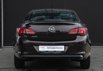 Подержанный автомобиль Opel Astra Sedan 2014 года (6 фото)