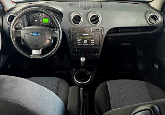 Подержанный автомобиль Ford Fusion 2007 года (11 фото)