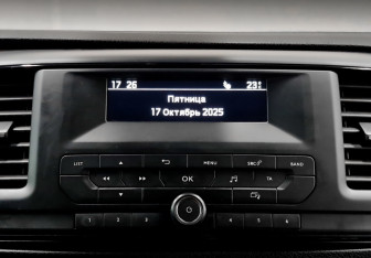 Подержанный автомобиль Peugeot Traveller 2022 года (16 фото)