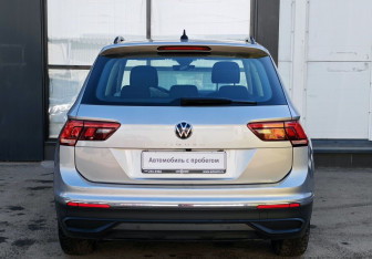 Подержанный автомобиль Volkswagen Tiguan 2021 года (6 фото)