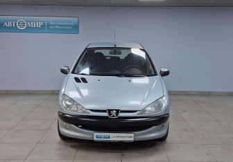 Подержанный автомобиль Peugeot 206 Hatchback 2005 года (2 фото)