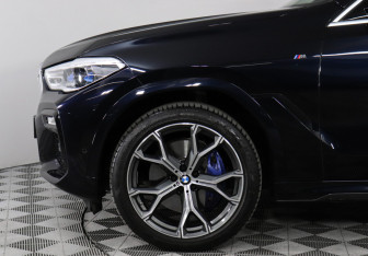 Подержанный автомобиль BMW X6 2020 года (8 фото)