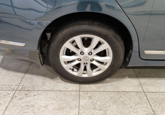 Подержанный автомобиль Nissan Teana 2012 года (12 фото)