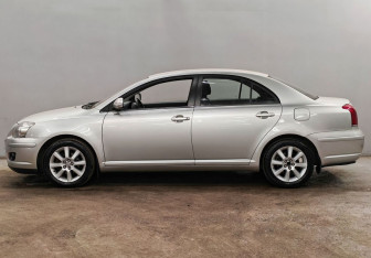 Подержанный автомобиль Toyota Avensis Sedan 2007 года (8 фото)