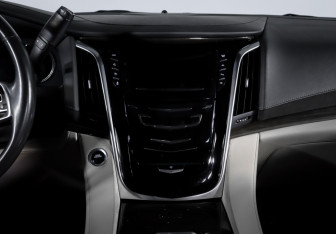 Подержанный автомобиль Cadillac Escalade Suv 2019 года (13 фото)