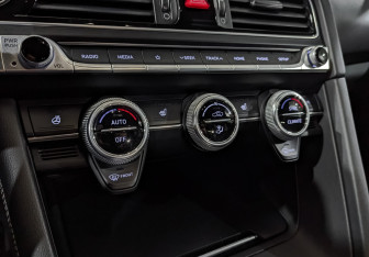 Подержанный автомобиль Genesis G70 2021 года (25 фото)