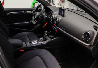 Подержанный автомобиль Audi A3 Sedan 2018 года (21 фото)