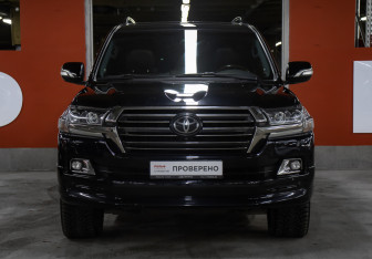 Подержанный автомобиль Toyota Land Cruiser Suv 2018 года (2 фото)