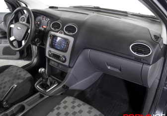 Подержанный автомобиль Ford Focus Hatchback 2007 года (9 фото)