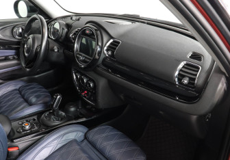 Подержанный автомобиль MINI Clubman Wagon 2020 года (10 фото)