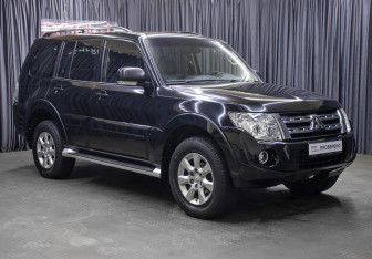Подержанный автомобиль Mitsubishi Pajero 2013 года (3 фото)