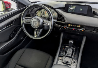 Подержанный автомобиль Mazda 3 Hatchback 2019 года (28 фото)