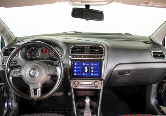 Подержанный автомобиль Volkswagen Polo Sedan 2011 года (12 фото)