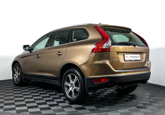 Подержанный автомобиль Volvo XC60 2011 года (7 фото)