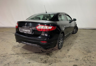 Подержанный автомобиль Renault Fluence 2012 года (7 фото)