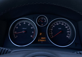 Подержанный автомобиль Opel Astra Hatchback 2014 года (22 фото)