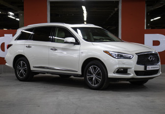 Подержанный автомобиль Infiniti QX60 2017 года (3 фото)
