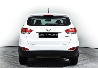 Подержанный автомобиль Hyundai ix35 2015 года (6 фото)