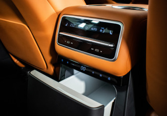 Подержанный автомобиль LiXiang L9 2023 года (14 фото)