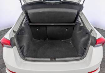 Подержанный автомобиль Skoda Rapid Liftback 2021 года (10 фото)
