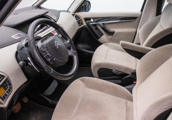 Подержанный автомобиль Citroen C4 Picasso 2008 года (10 фото)