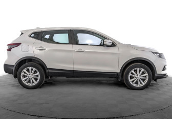 Подержанный автомобиль Nissan Qashqai 2022 года (4 фото)