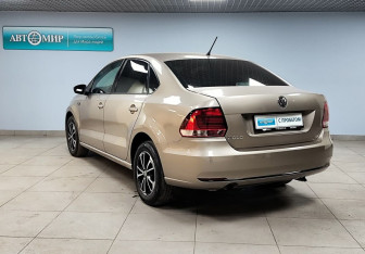 Подержанный автомобиль Volkswagen Polo Sedan 2016 года (7 фото)