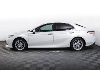 Подержанный автомобиль Toyota Camry Sedan 2018 года (8 фото)