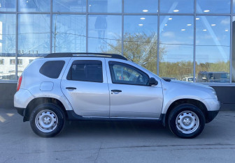 Подержанный автомобиль Renault Duster 2012 года (4 фото)