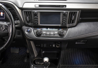 Подержанный автомобиль Toyota RAV4 2019 года (14 фото)