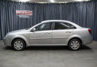 Подержанный автомобиль Chevrolet Lacetti Sedan 2009 года (8 фото)