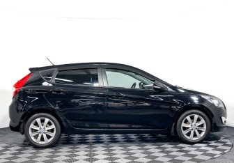 Подержанный автомобиль Hyundai Solaris Hatchback 2015 года (4 фото)