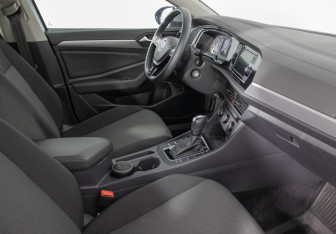 Подержанный автомобиль Volkswagen Jetta Sedan 2020 года (9 фото)