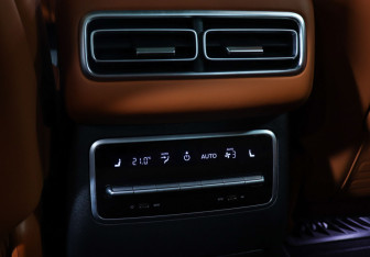 Подержанный автомобиль LiXiang L7 2024 года (22 фото)