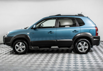 Подержанный автомобиль Hyundai Tucson 2007 года (8 фото)