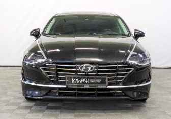Подержанный автомобиль Hyundai Sonata 2022 года (2 фото)