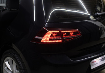 Подержанный автомобиль Volkswagen Golf Hatchback 2013 года (19 фото)