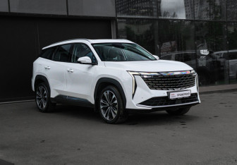 Подержанный автомобиль Geely Atlas 2024 года (3 фото)