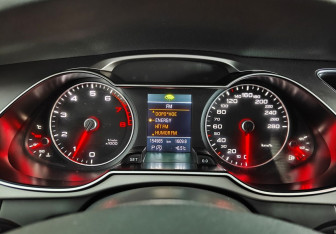 Подержанный автомобиль Audi A4 Sedan 2012 года (15 фото)