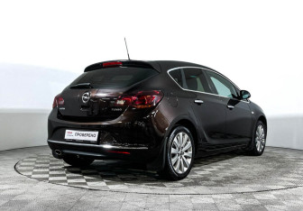 Подержанный автомобиль Opel Astra Hatchback 2013 года (5 фото)