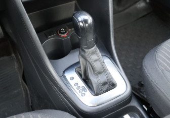 Подержанный автомобиль Volkswagen Polo Sedan 2012 года (16 фото)
