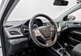 Подержанный автомобиль Hyundai Solaris Sedan 2020 года (13 фото)