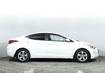 Подержанный автомобиль Hyundai Elantra Sedan 2013 года (4 фото)